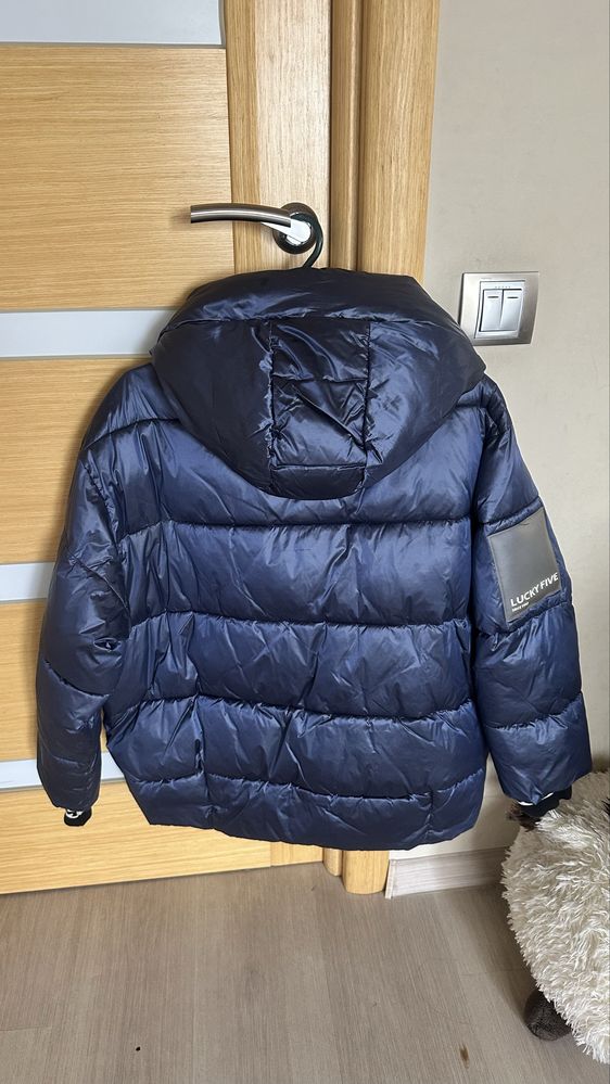 Продам зимнию куртку