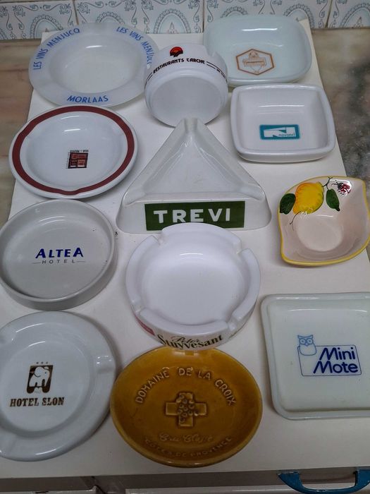 Conjunto de Cinzeiros em Cerâmica