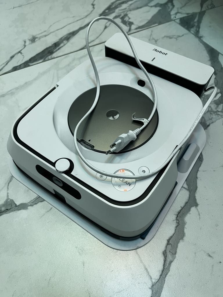 iRobot Braava Jet M6 – Użyty tylko 2 razy, stan jak nowy + akcesoria