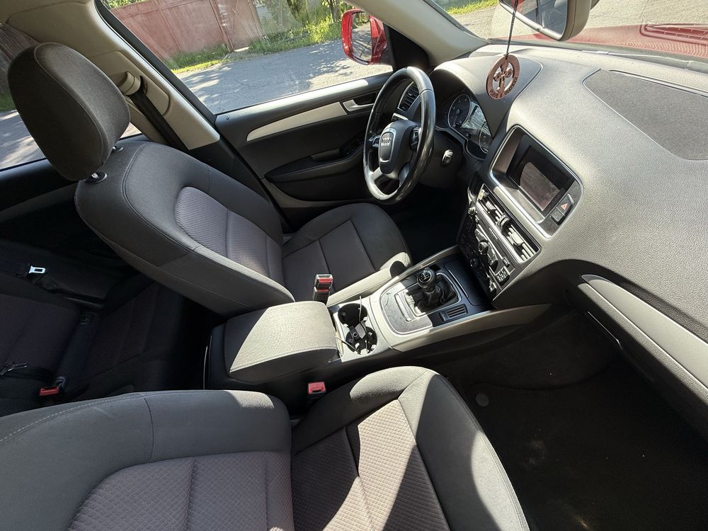 Audi    Q5 Quattro 2011