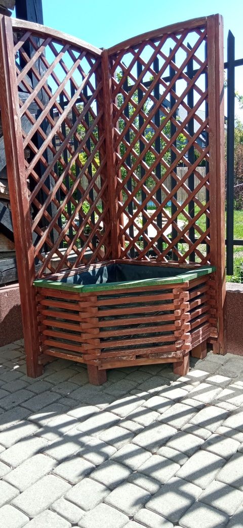 Pergola ogrodowa w kształcie trójkąta o wymiarach 81x81x180