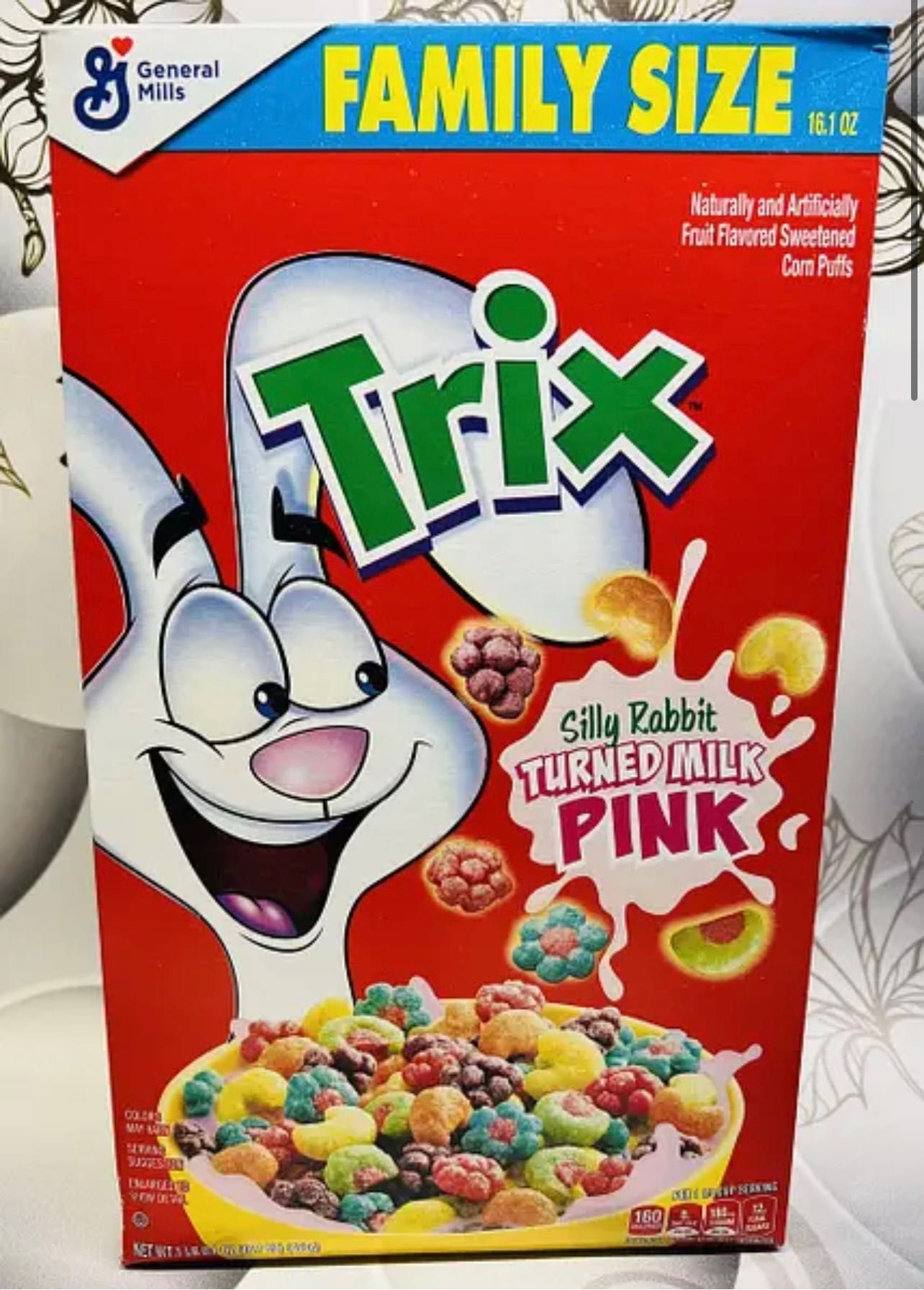 США Сухий сніданок Trix фруктові кольорові кульки та фігурки