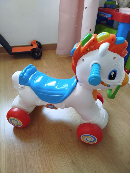 Cavalinho Clementoni Rodas ou baloiço