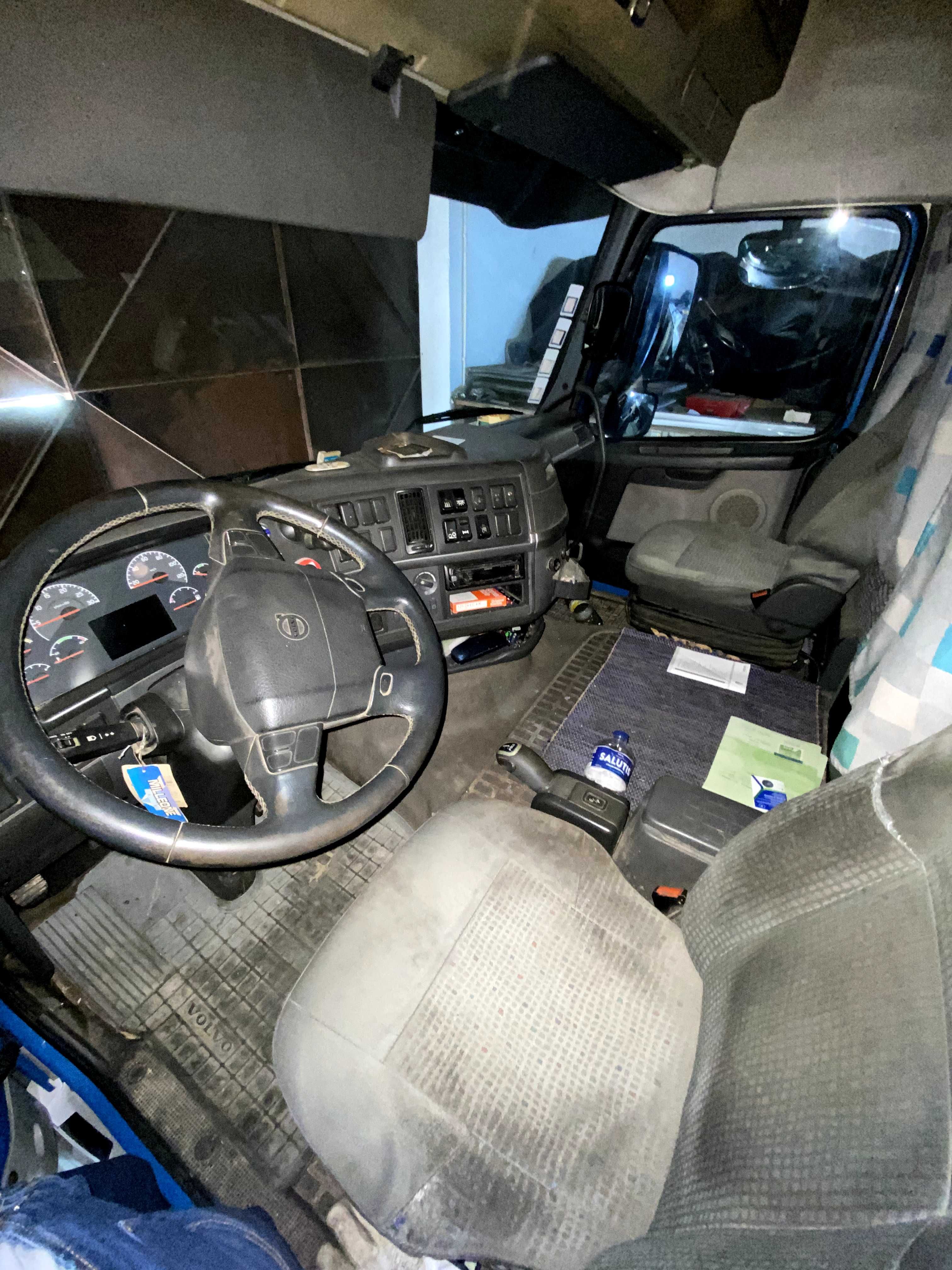 Camião VOLVO FH12