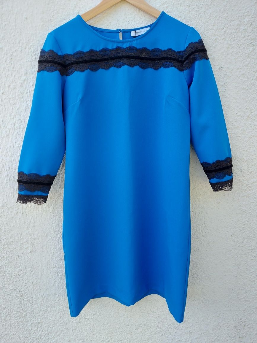 Nowa niebieska z elementami koronki sukienka Reserved prosta rozmiar S