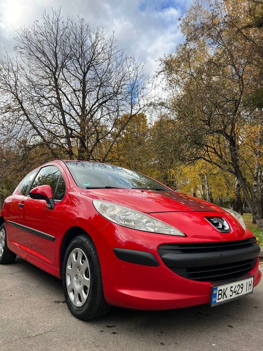 Продам Пежо 207 2009р 1.4 бензин