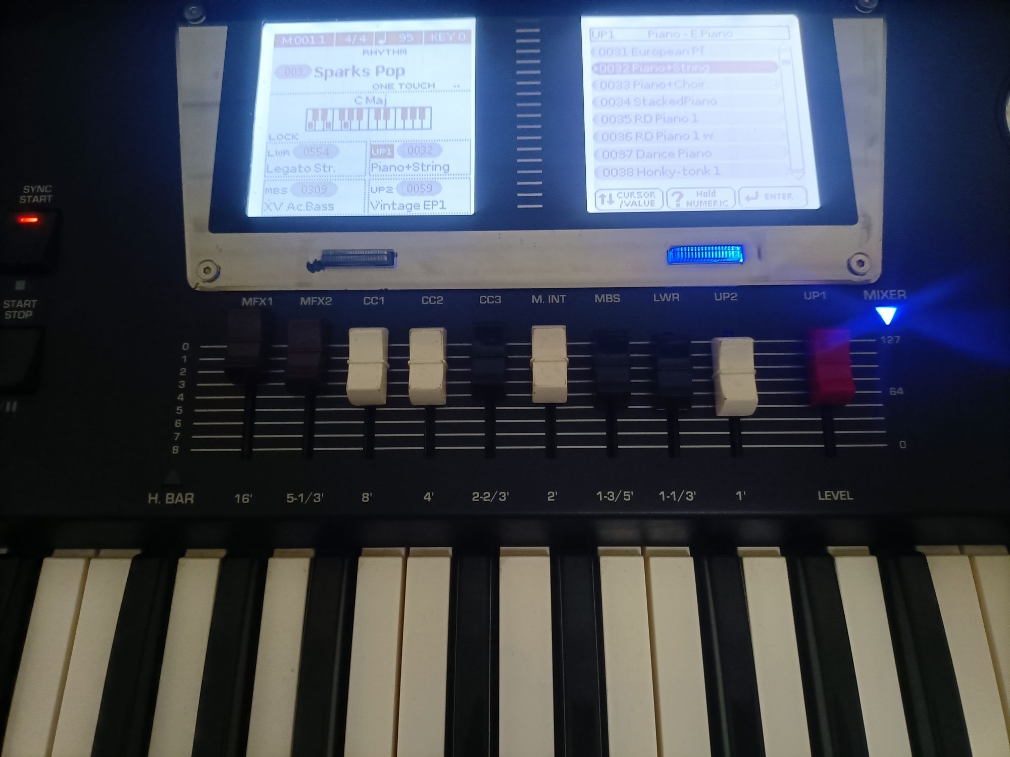 Vendo Teclado Roland BK-9 impecável