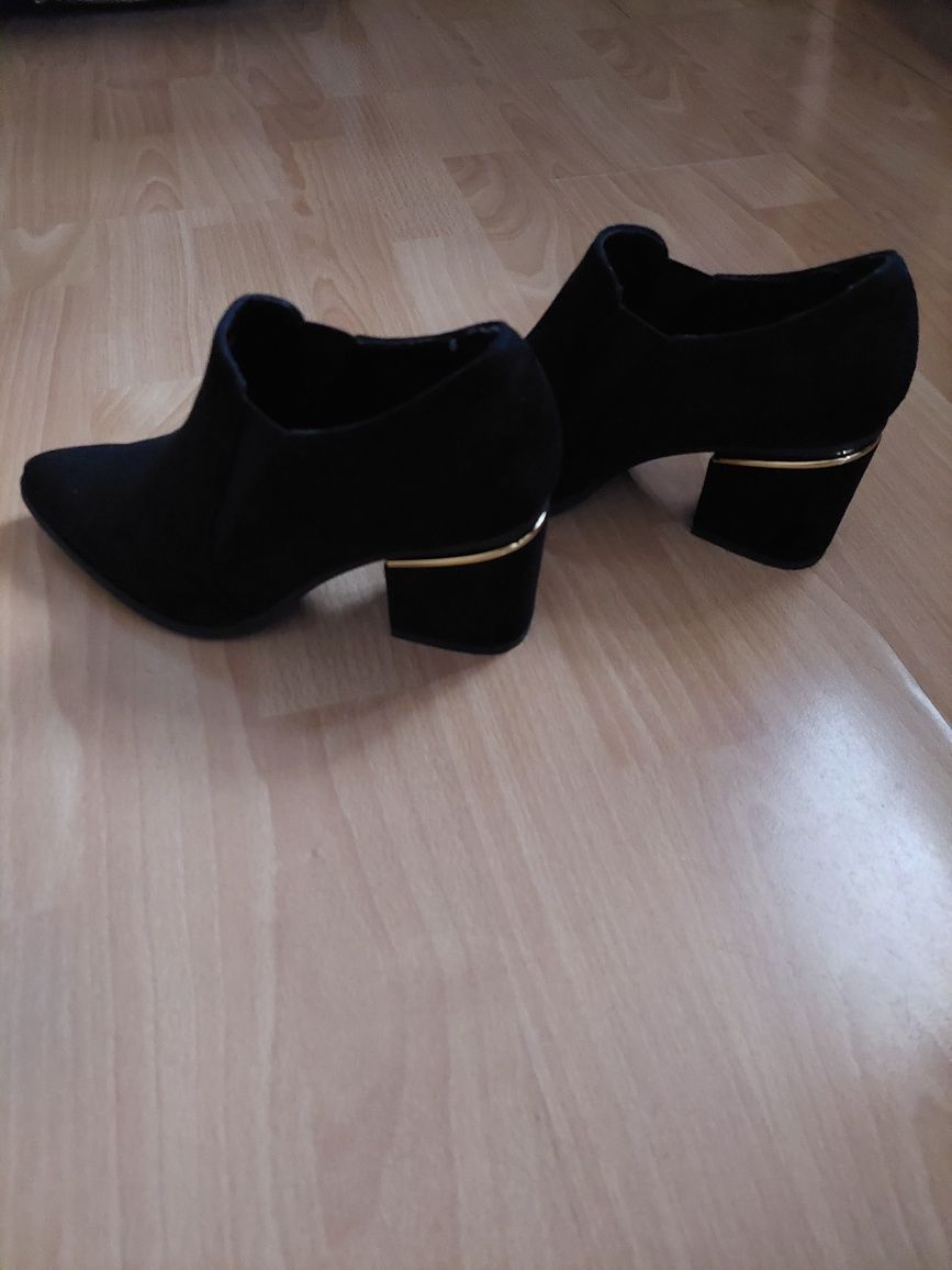 Buty damskie zamszowe 38