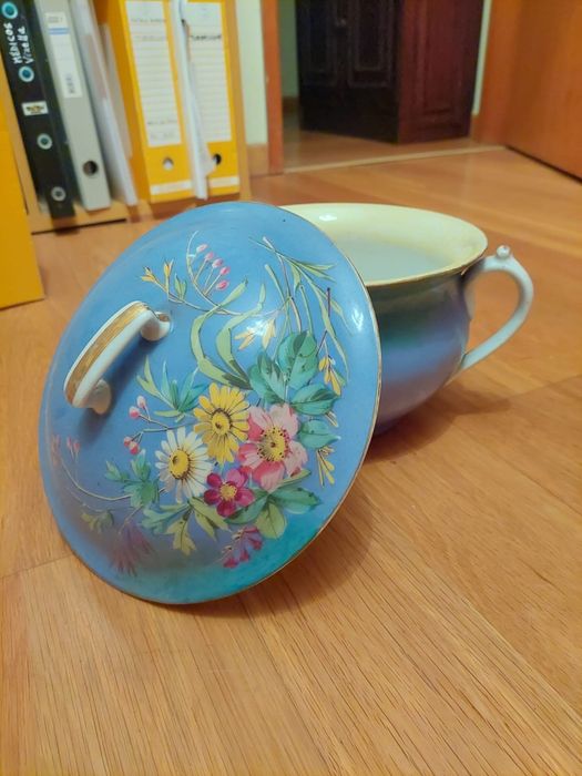 Penico antigo em porcelana francesa.