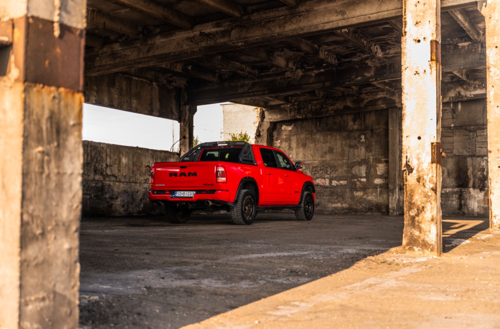 Wynajem Dodge RAM 1500 4x4 5.7L V8 HEMI bez kaucji wypożyczalnia