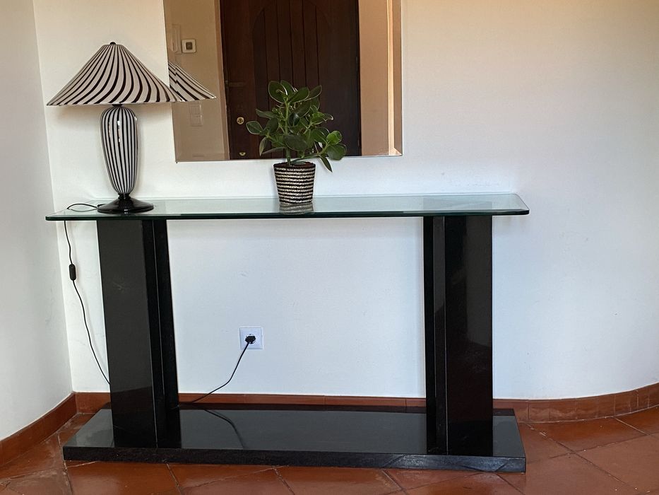 Consola de luxo em granito preto e vidro com bisel