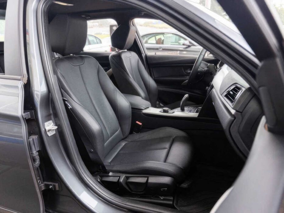 BMW 3 Series 320i      2016