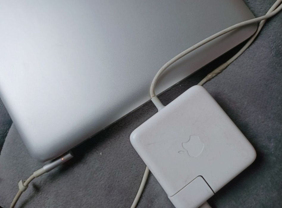 MacBook        air