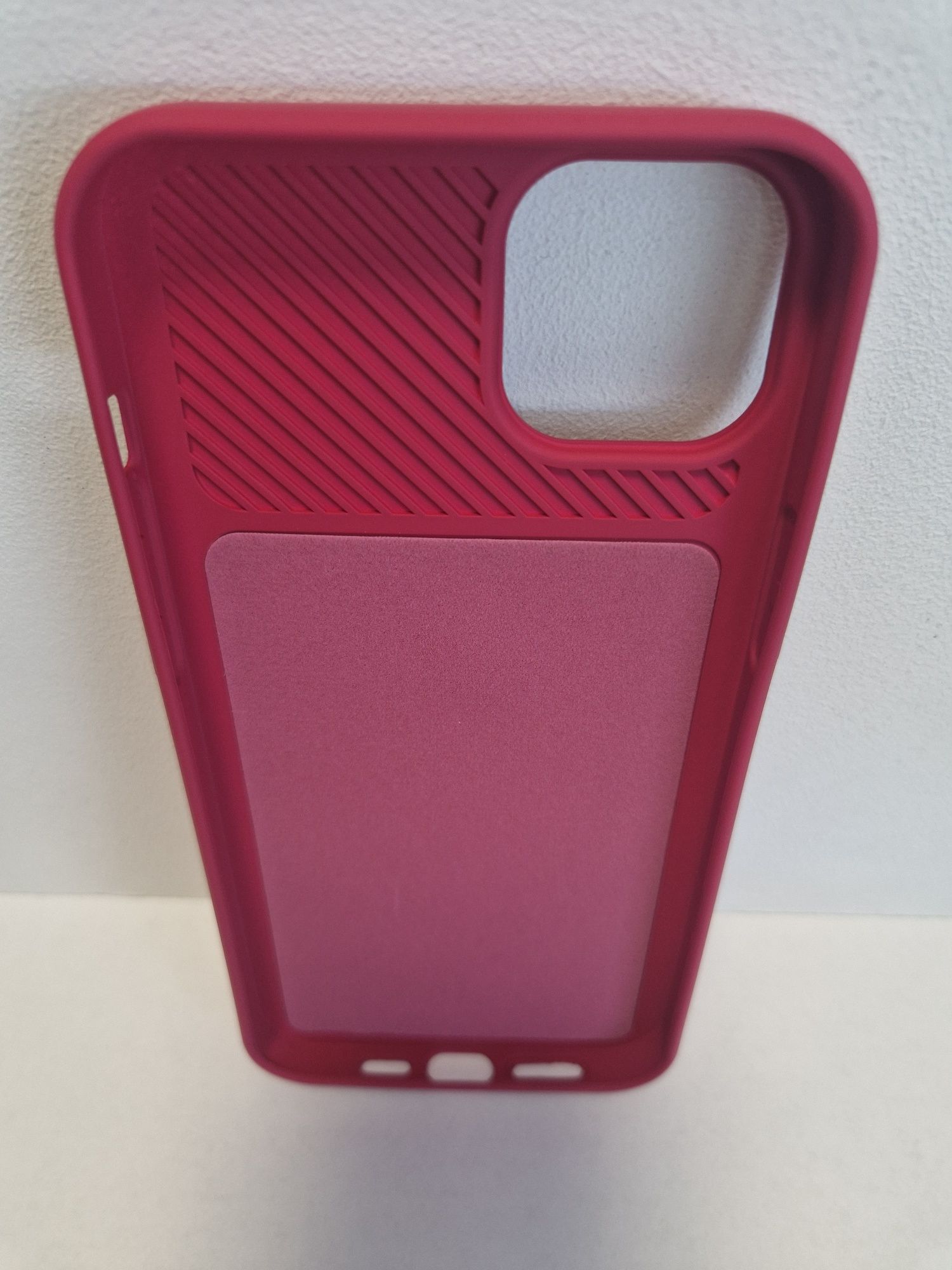 Camshield Soft do Iphone 14 Plus Wiśnia