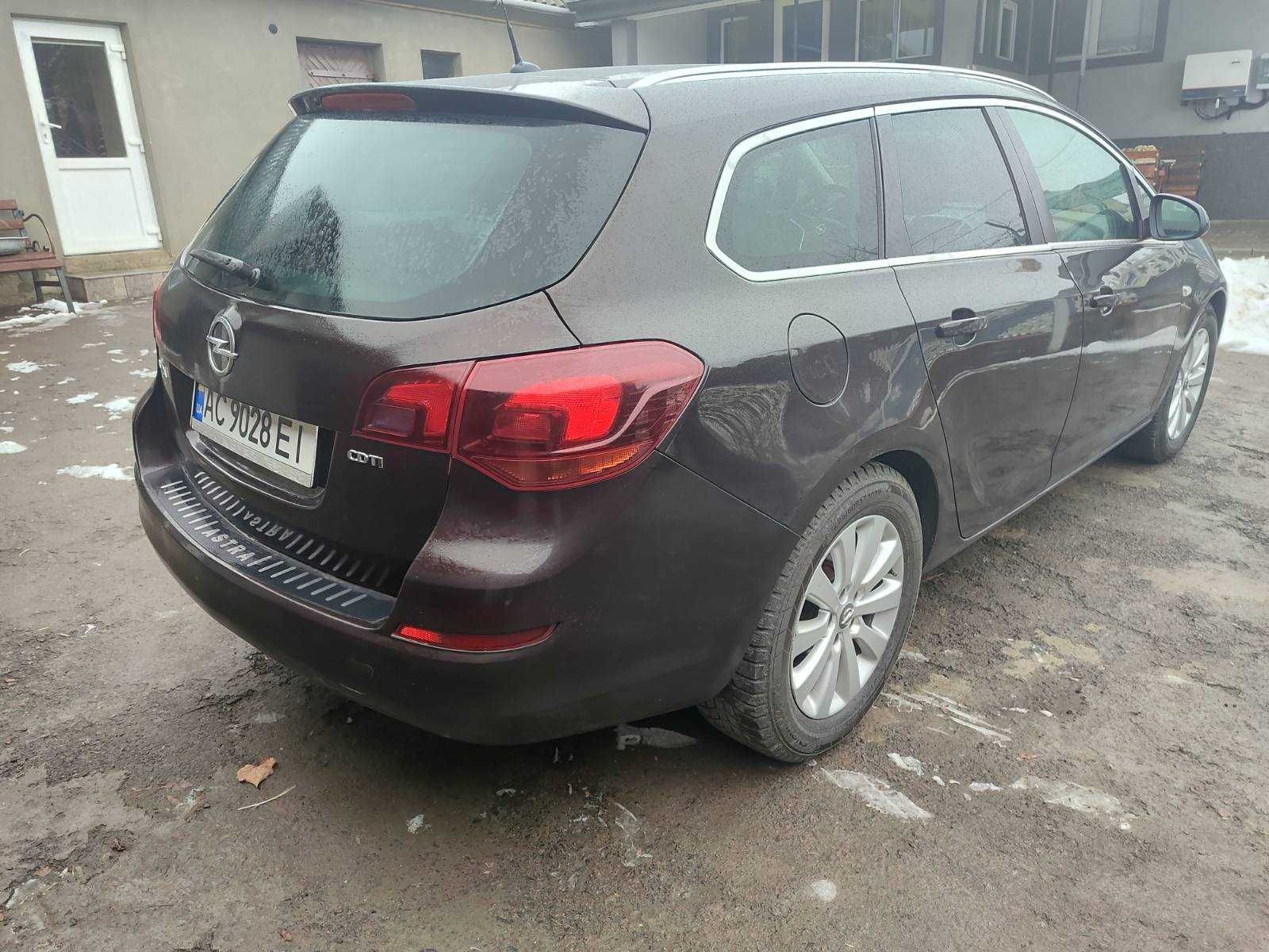 Opel Astra J 2011