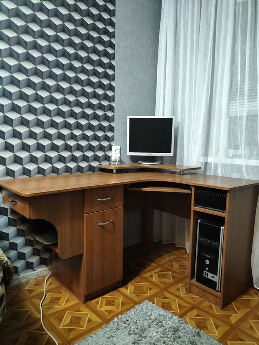 Комп'ютерний угловий стіл