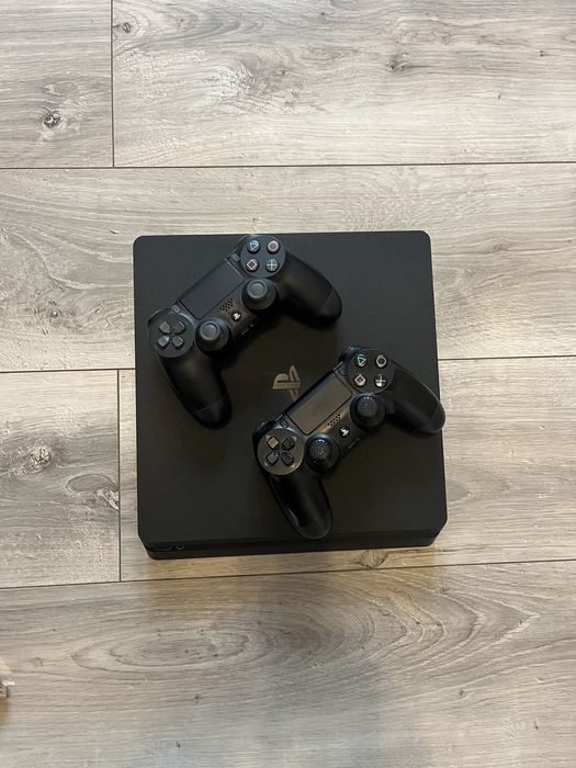 PS4 Slim + 2 pady + kable