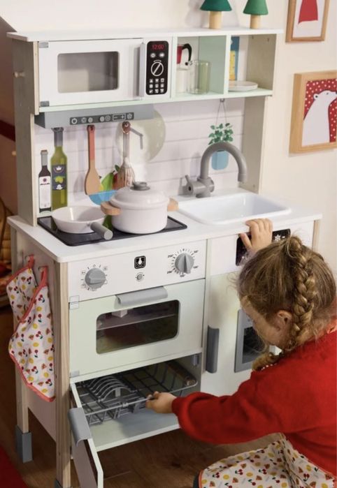 Дерев'яна кухня для дітей