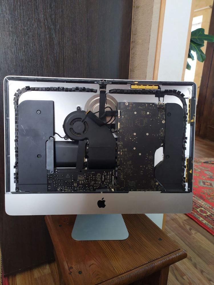 Apple iMac (21.5) A1418 (состояние не известно)