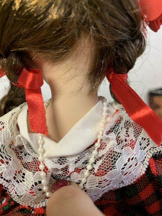 Фарфорова лялька 32 см