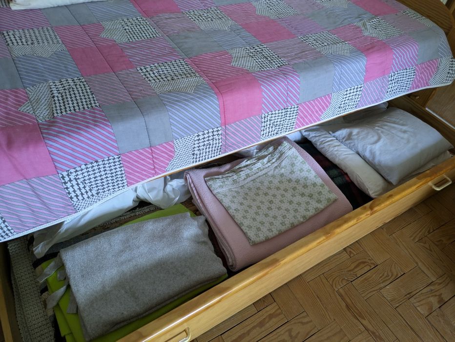 Cama individual com colchão