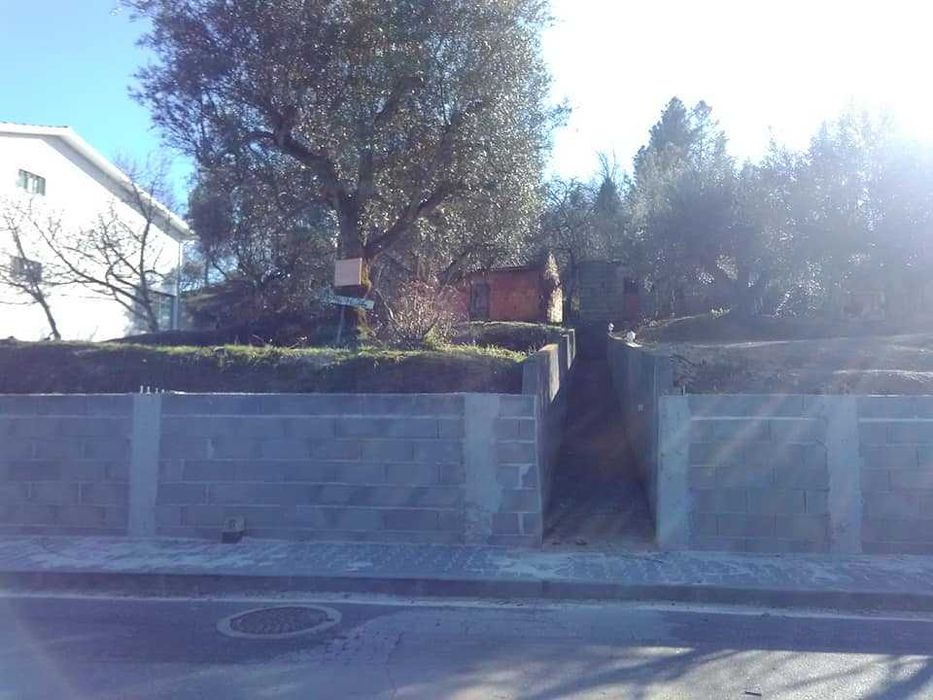 Lote de terreno para construção com 1.800m2 dentro do PDM do Fundão.