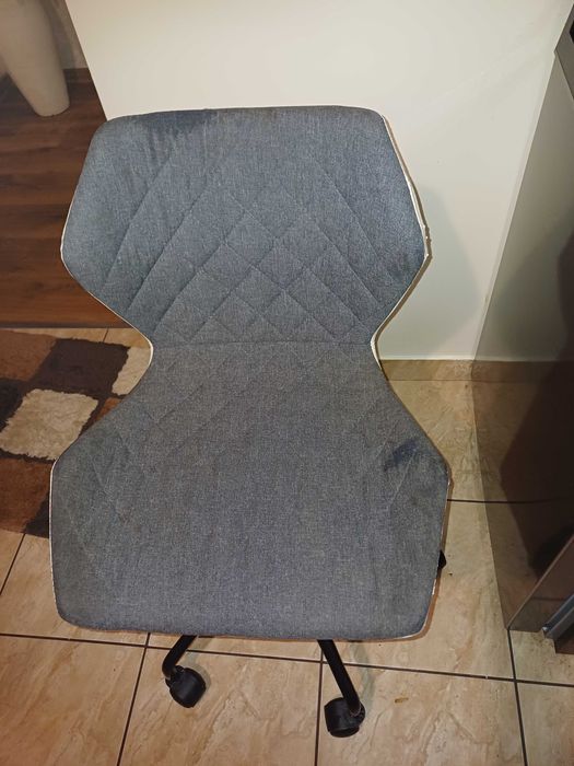 Krzeslo obrotowe dla dziecka