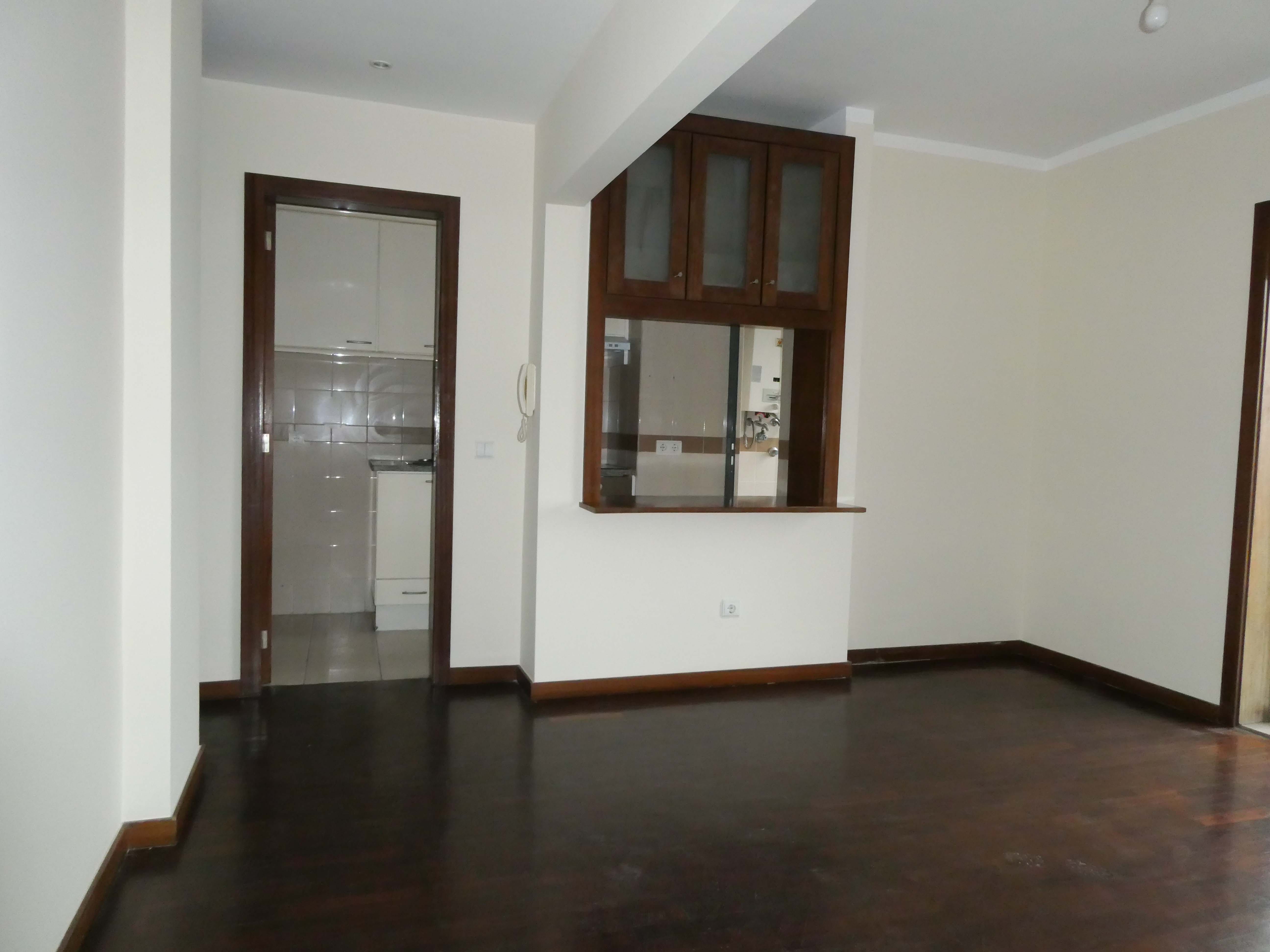 Apartamento T1 com garagem e arrumos em Valongo