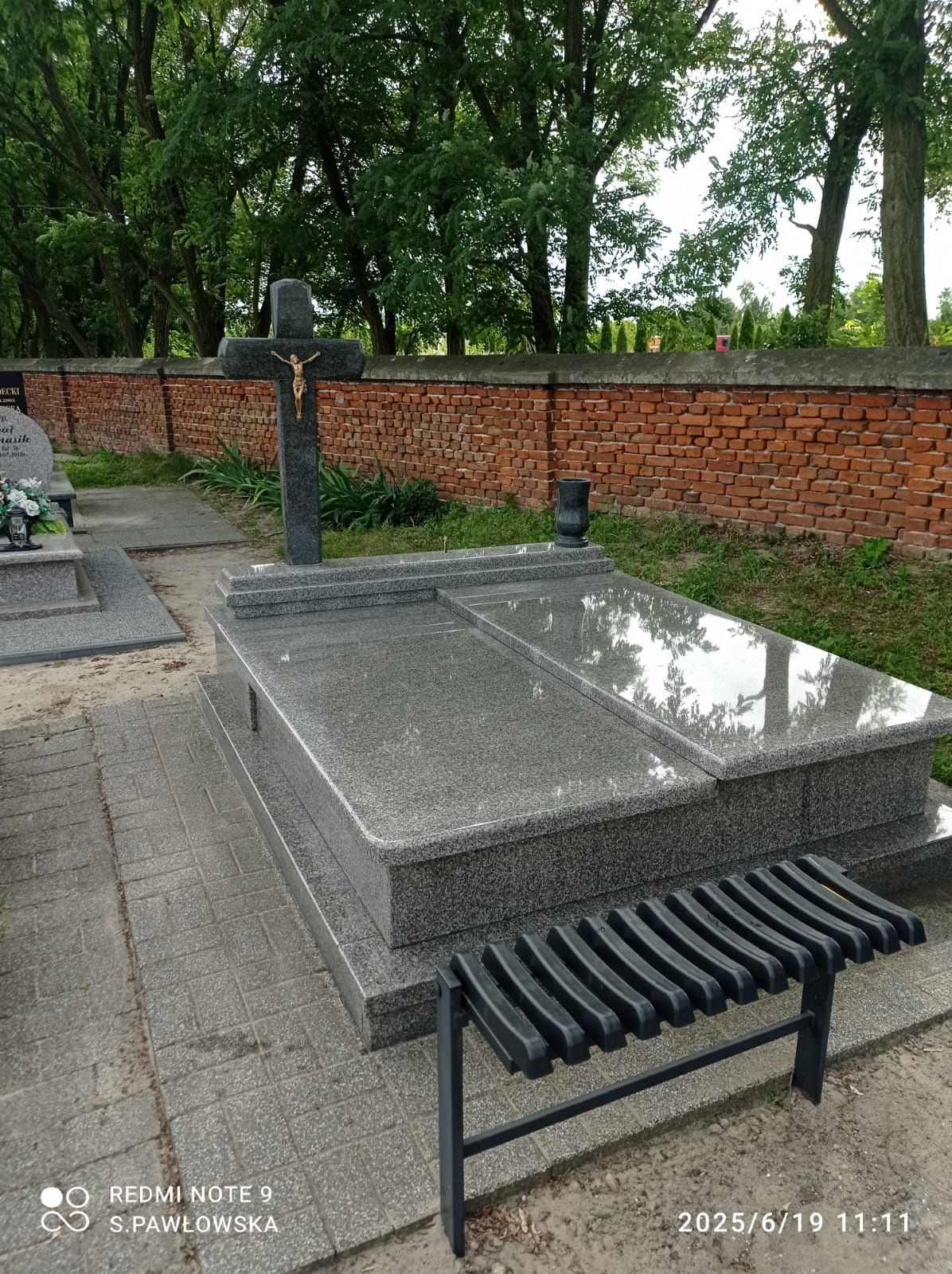 Pomnik podwójny z wykupionym miejscem
