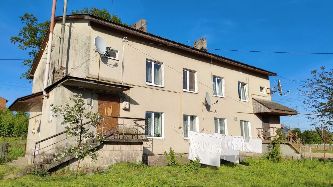Продається 3-кім. квартира в самому центрі с.Станькова
