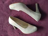 Białe, ślubne buty skórzane