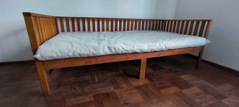 Cama sofá vintage com colchão