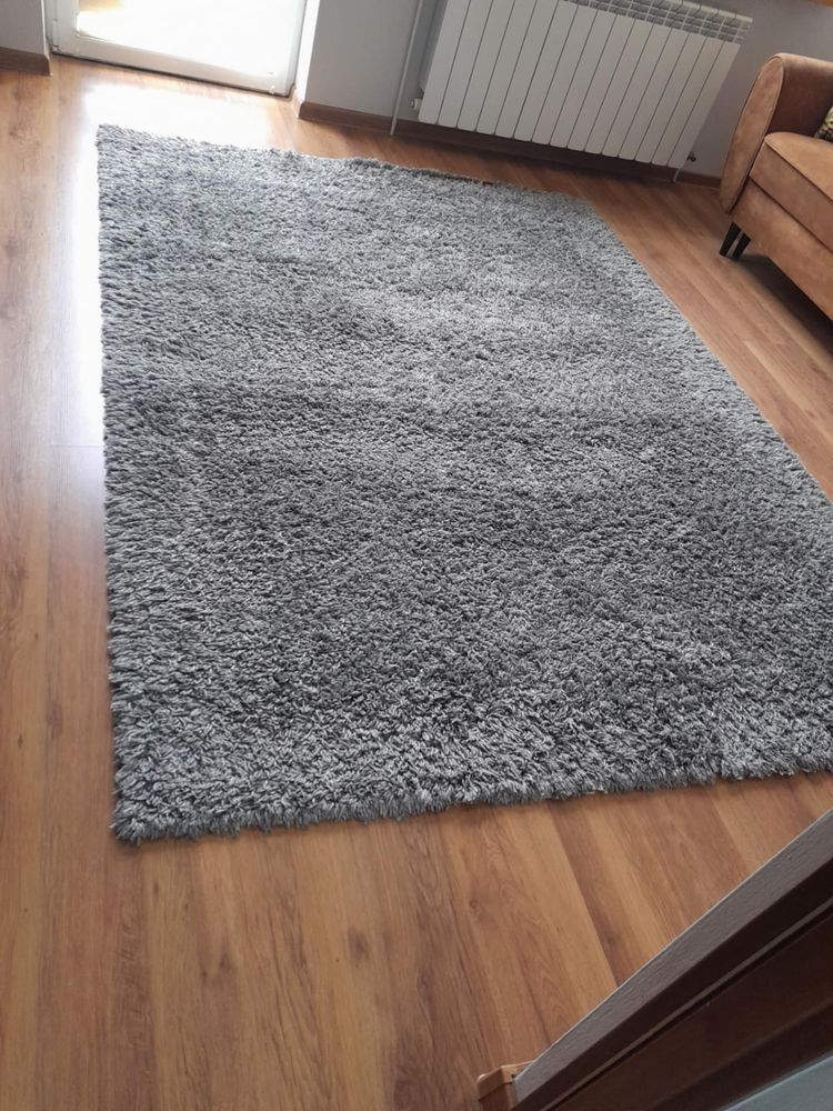 Dywan o wymiarach 180x250