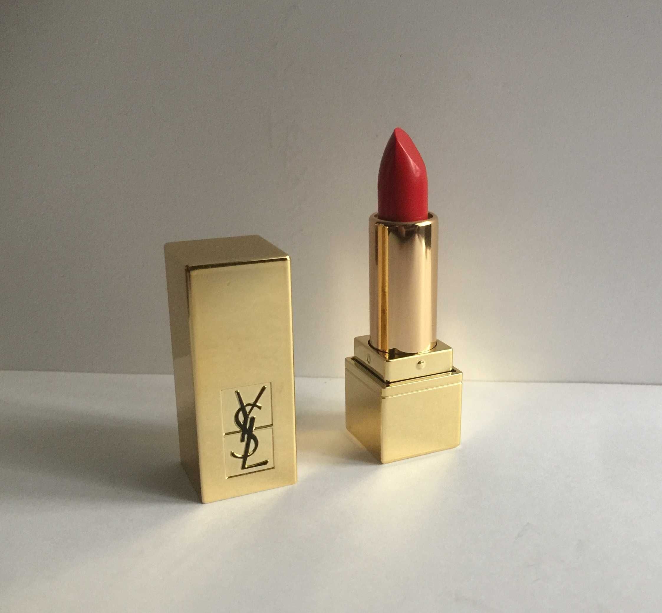 Подарок Yves Saint Laurent :Libre l'absolu platine +помада +косметичка