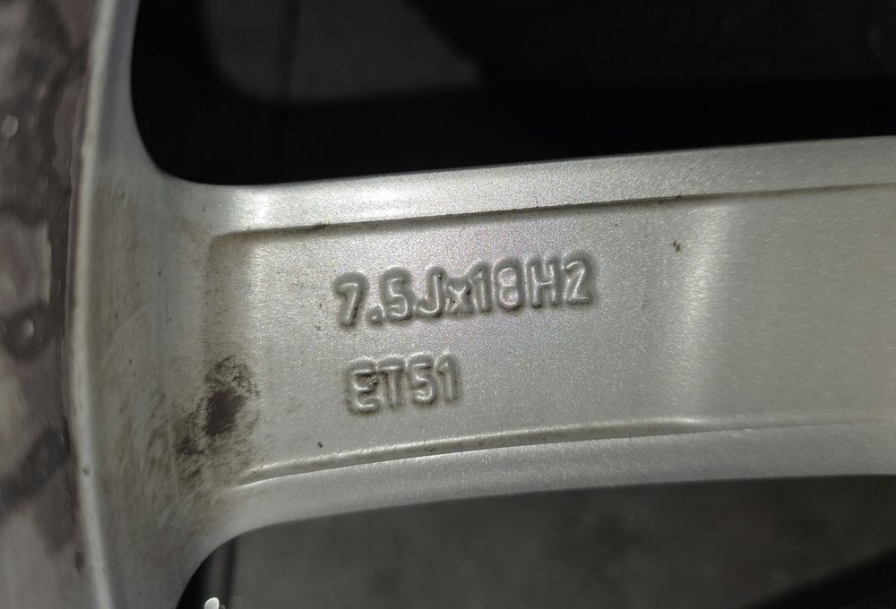 Opony zimowe Yokohama 7,5mm 24r // Felgi vw 18 cali