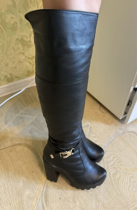 Шкіряні сапожки на каблуку