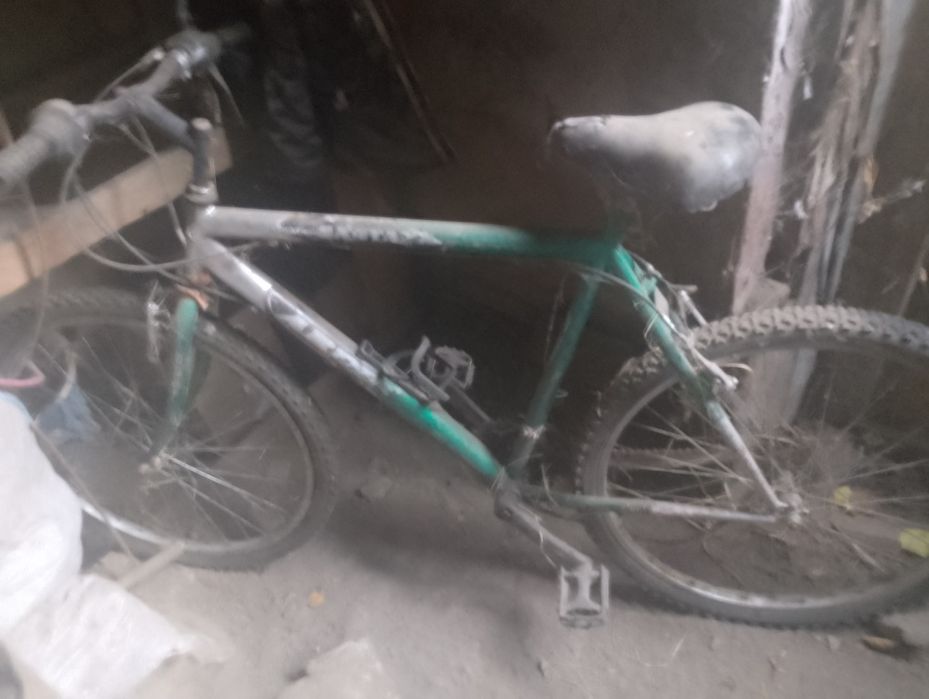 Продам спортивний велосипед. Потребує певного ремонту.