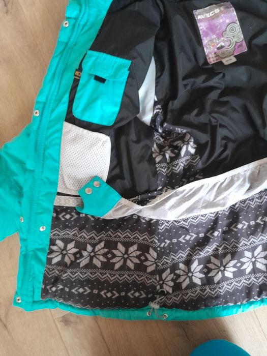 Зимова жіноча куртка