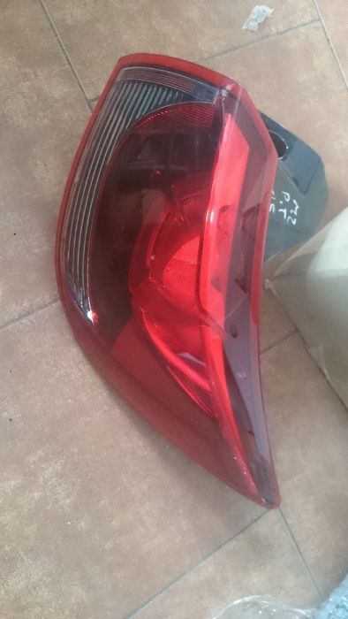 Mazda 2 13- lampa prawy tył