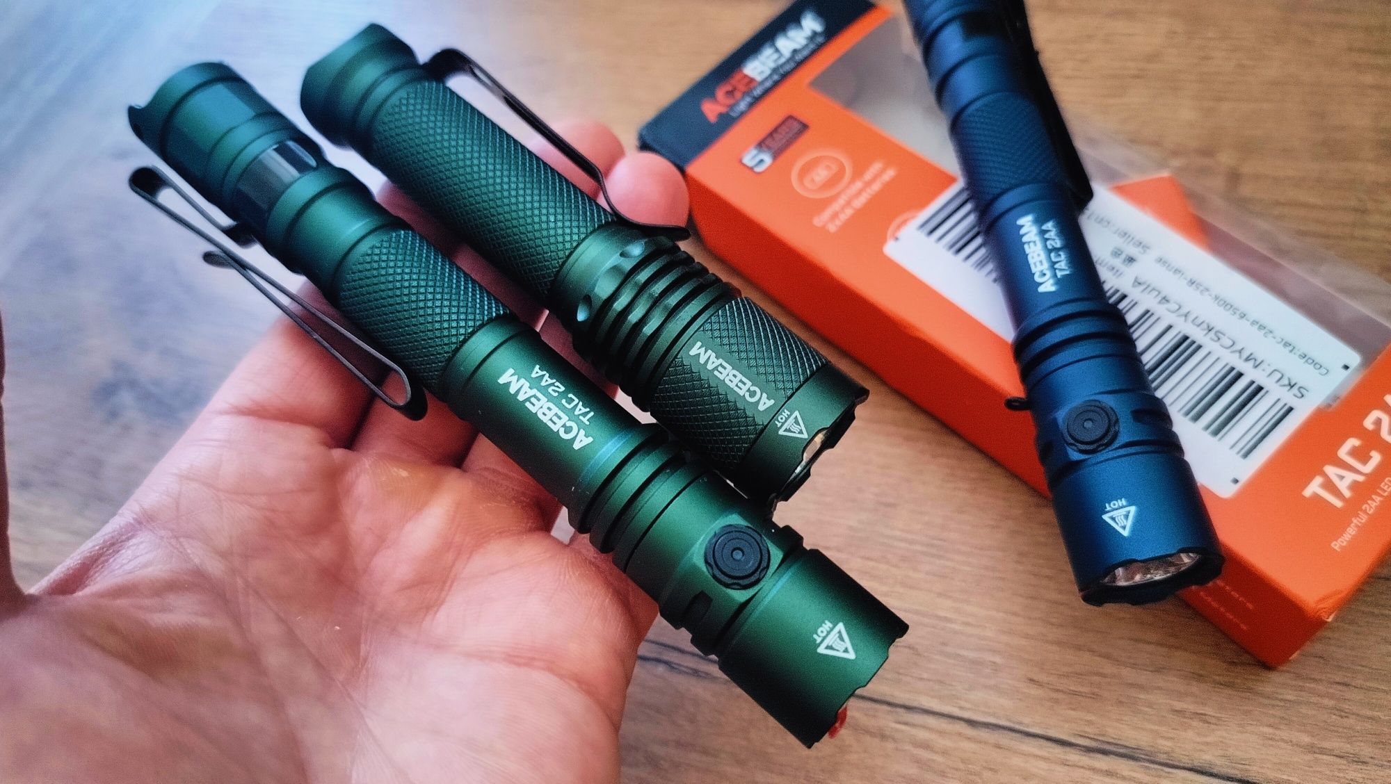 Latarka Acebeam Tac 2 AA + ogniwo