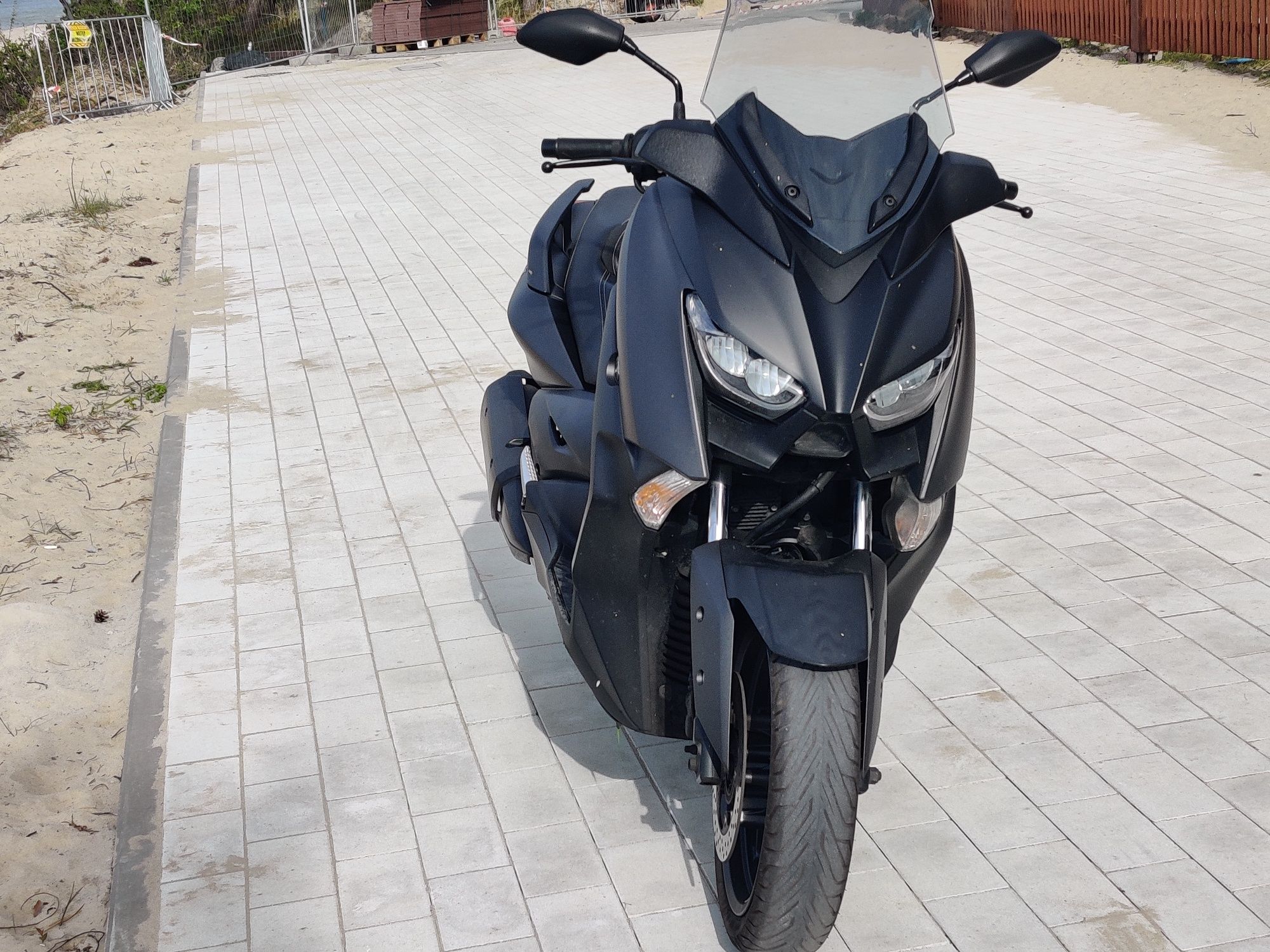 Yamaha x Max 300