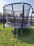 Trampolina z drabinka i siatka