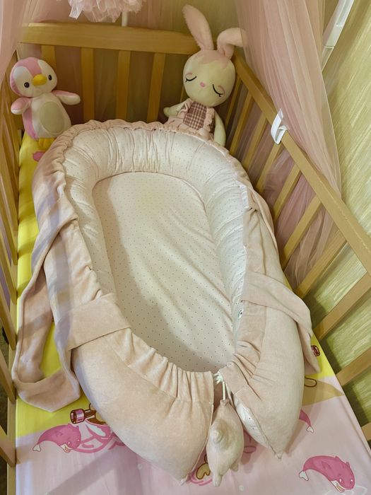 Кокон позиціонер в ліжечко для новонародженого