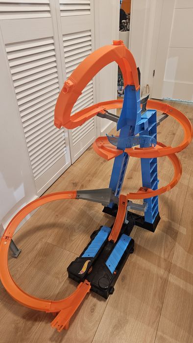 Hot Wheels Sky Crash Tower Podniebne kraksy