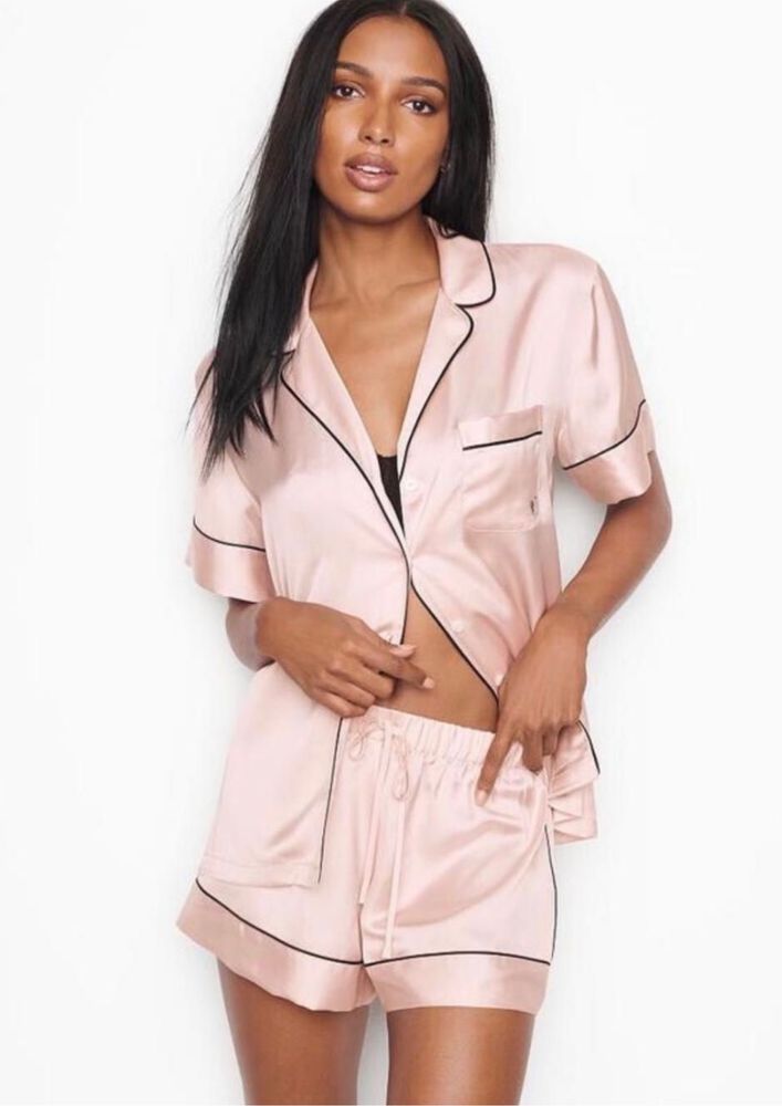 Піжама Victoria’s Secret сатинова з шортами