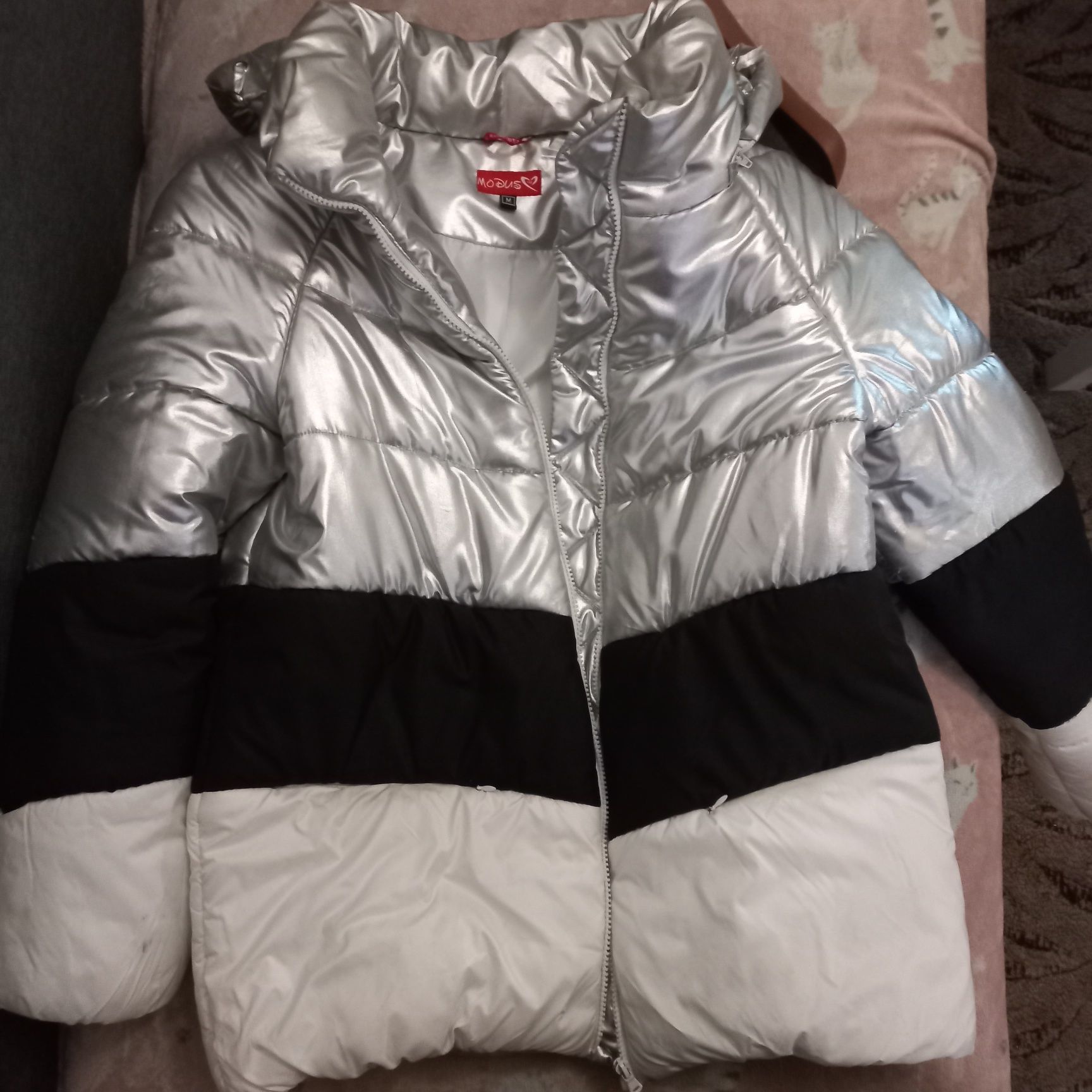 Зимовий пуховик 600 грн