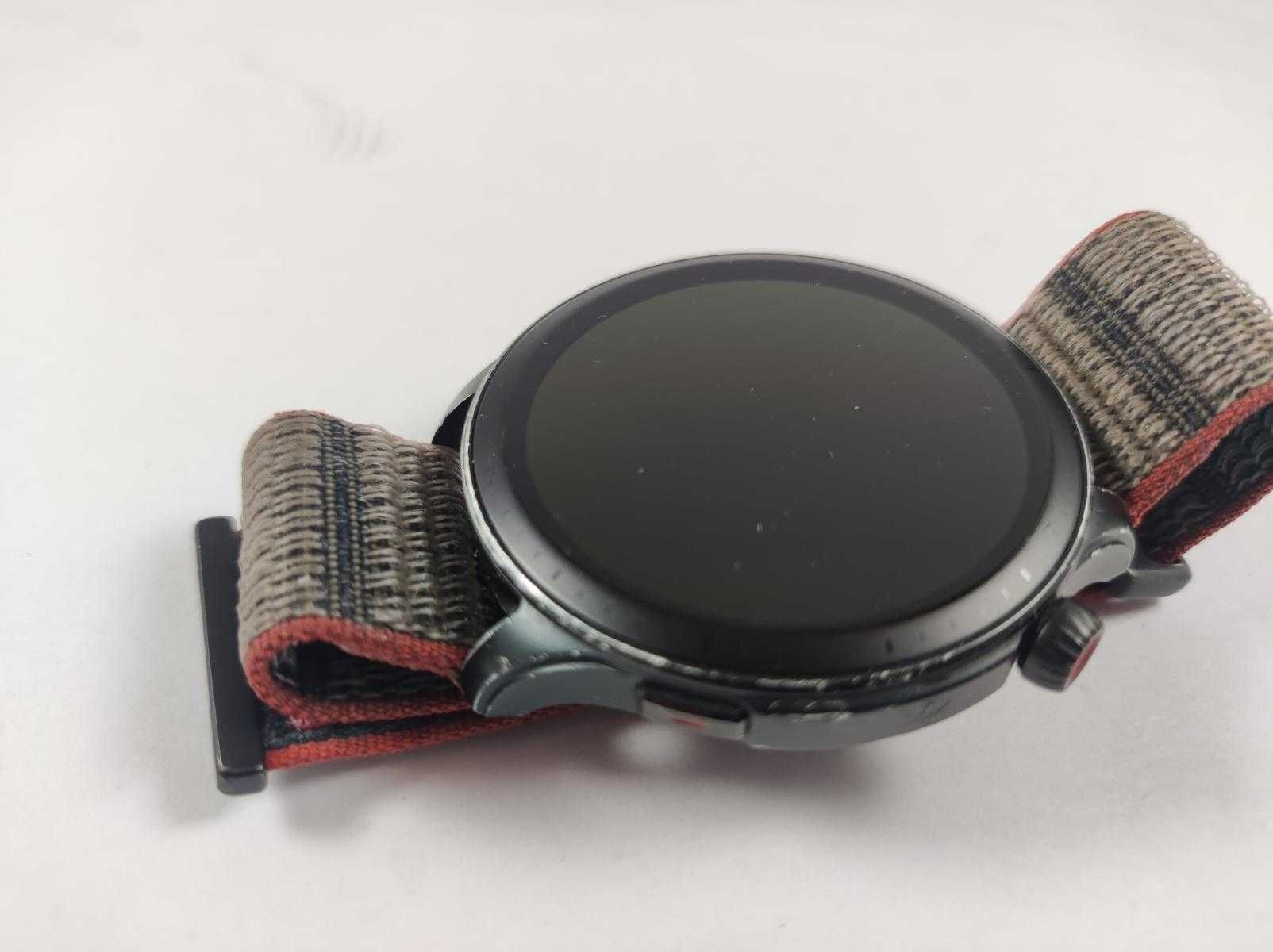 Smartwatch  AMAZFIT GTR4 rysy