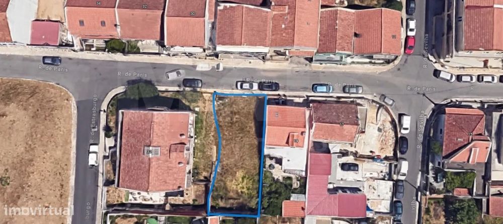 Terreno Urbano em Casal de Cambra com 256m2