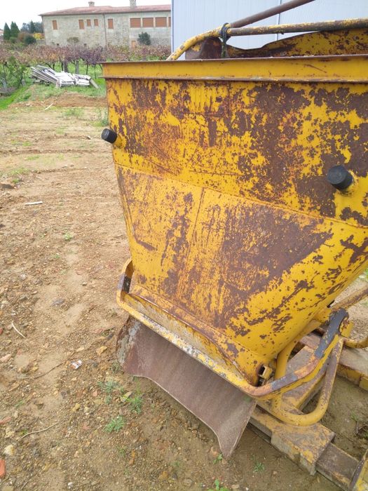 Baldes de betão para grua/Manitou 800 litros / 2000 litros