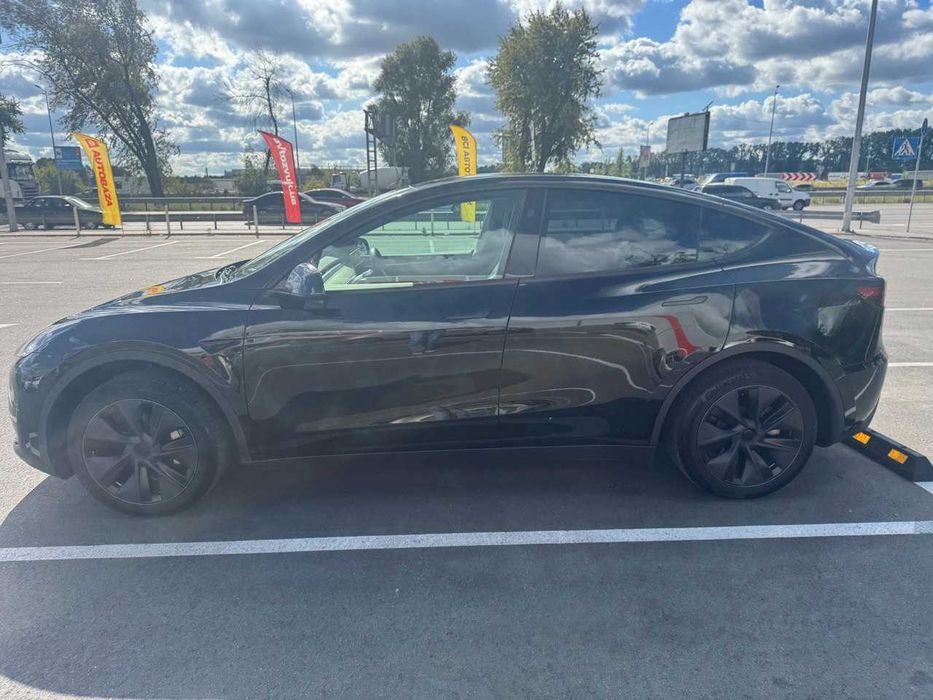 Майже нова сама дальнобійна Tesla Model Y! 2024р